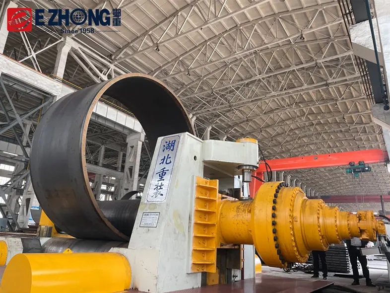 卷板機在基礎設施發(fā)展中的作用